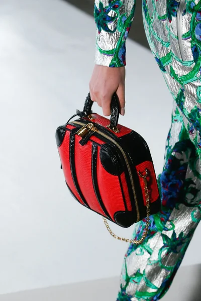 Look 77